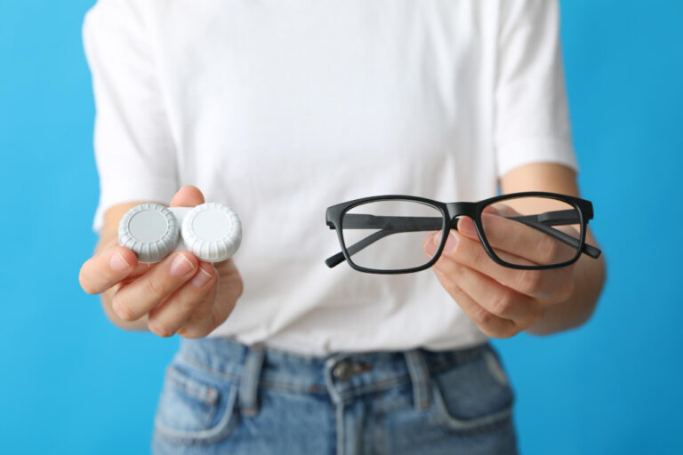 Contact Lenses vs. Glasses: Pros & Cons